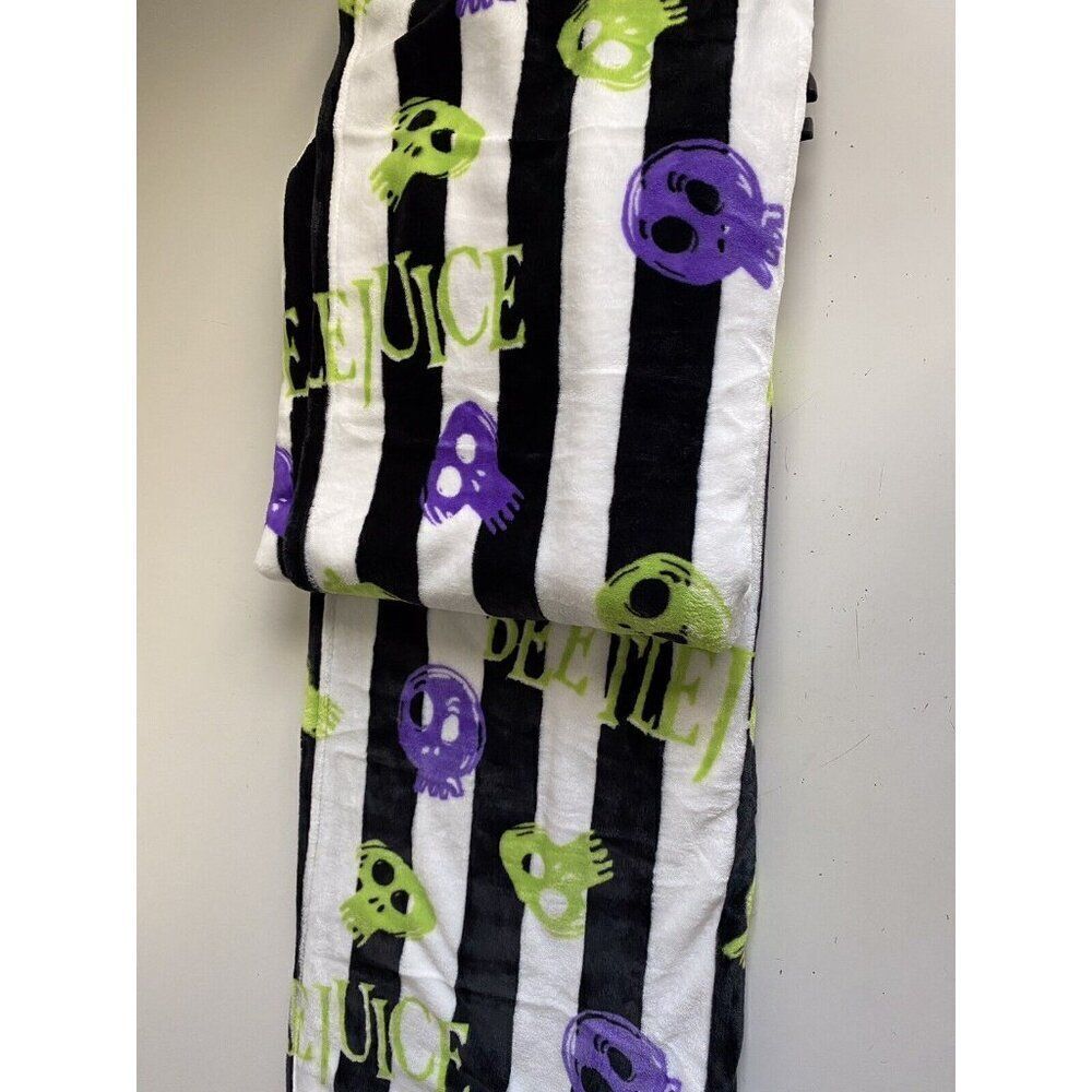 Beetlejuice‎ Skulls Stripes Halloween Cloud Throw Plush Blanket 50”x70” NEW - Picture 9 of 11